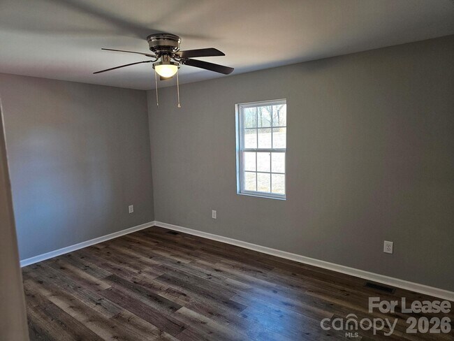 Building Photo - 179 Glen-Gar Dr