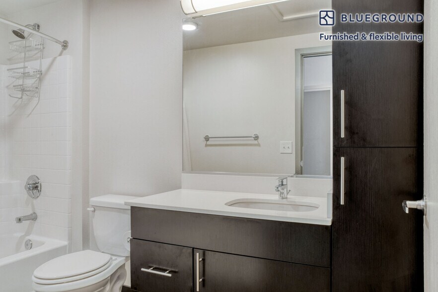 Building Photo - 15566 NE 22 Pl