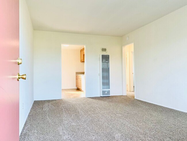 Primary Photo - 2BD/1BA UPSTAIRS APARTMENT IN PACIFIC BEAC...