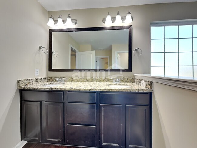 Building Photo - 19 Winslow Cir