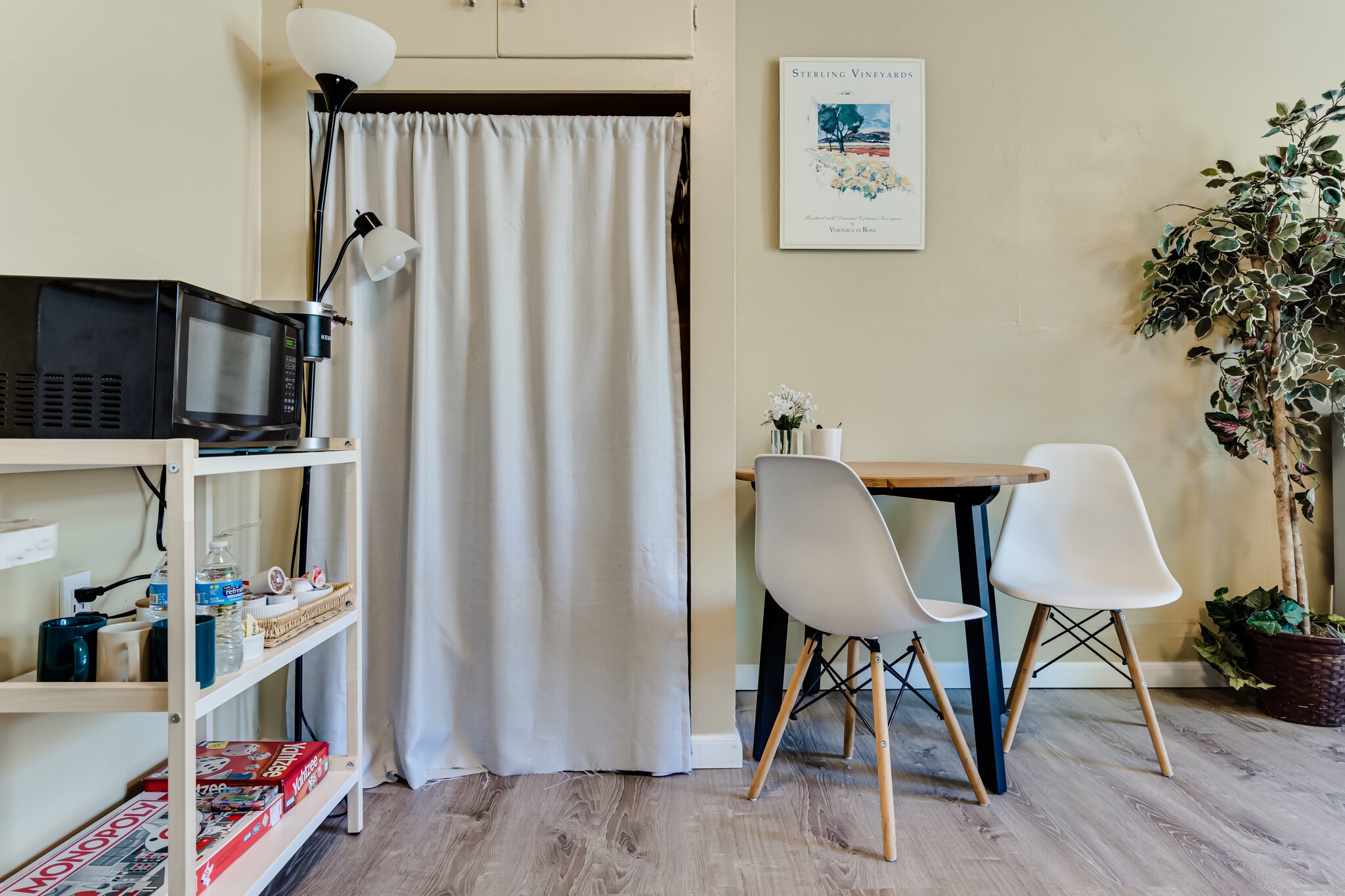 Building Photo - 729 E 18th Aly