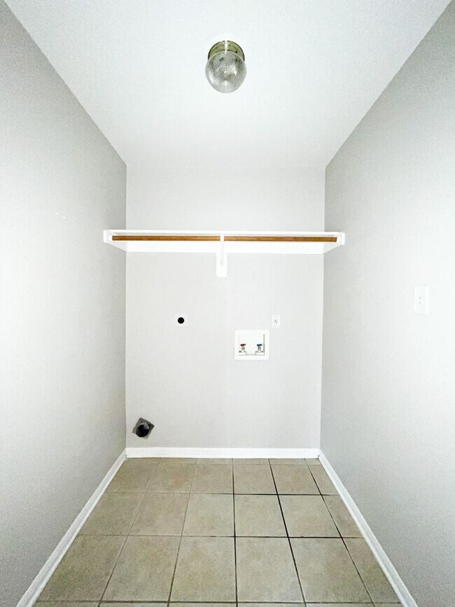 Building Photo - 1213 Cinch Dr