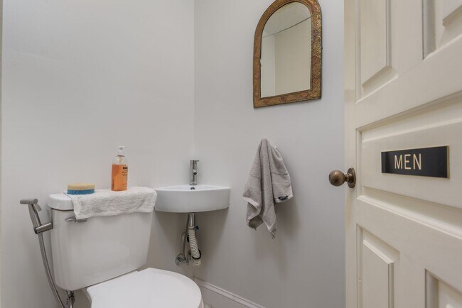 Building Photo - 132 State St