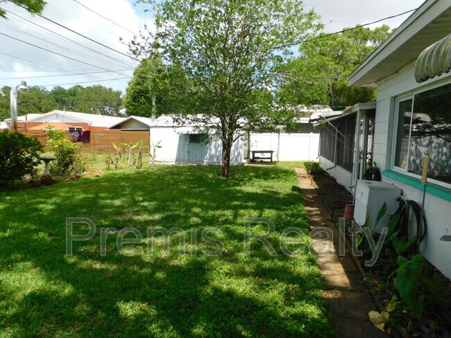 Building Photo - 3563 Floral Dr SE