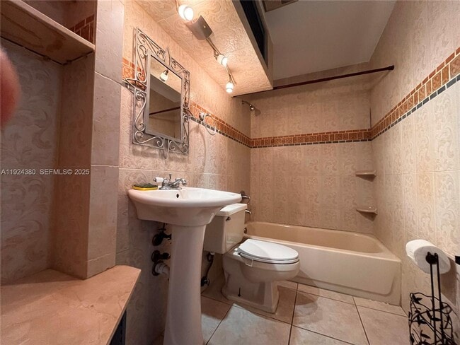 Building Photo - 819 NE 214th Ln