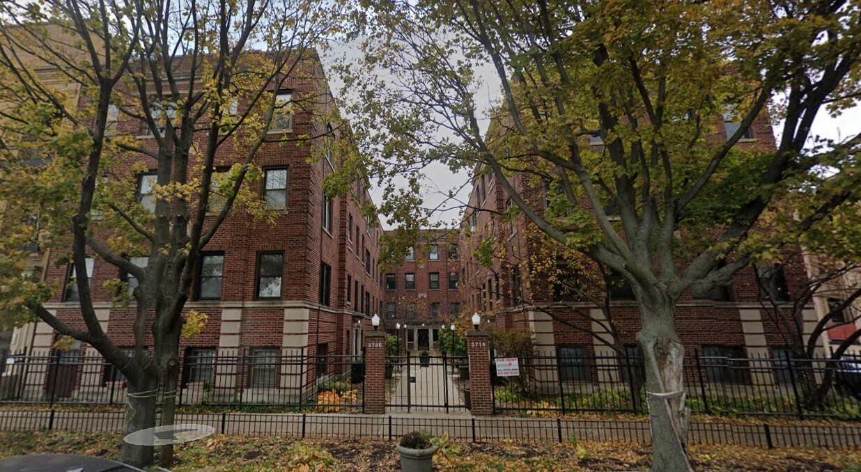 Building Photo - 3708 N Sheffield Ave