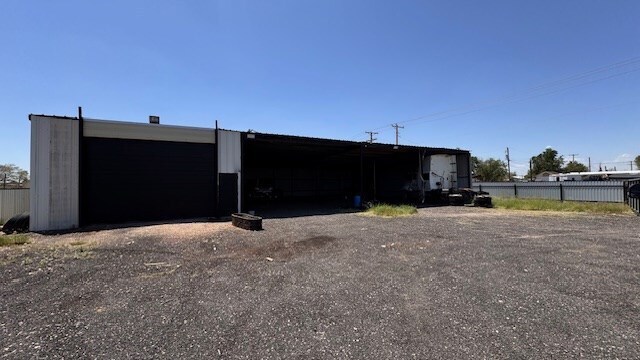Building Photo - 6015 N Golder Ave
