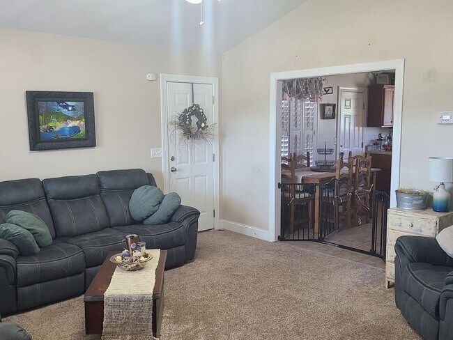 Building Photo - 3 bedroom/2 bath home Holly Ridge - Sages Ridge