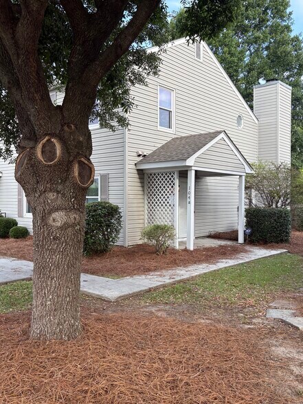 Building Photo - 104 Lullwater Dr