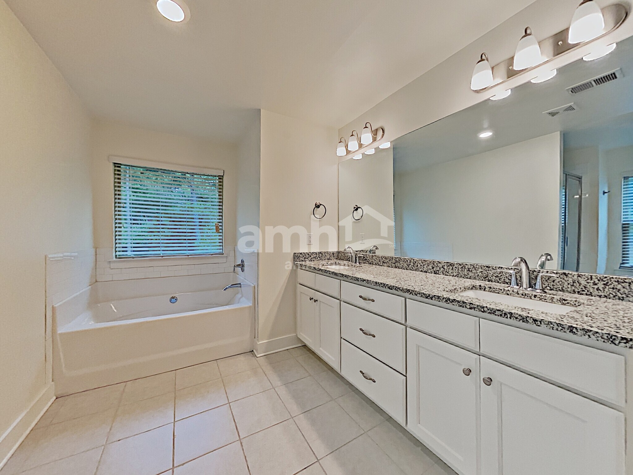 Building Photo - 1084 Adams Haven Bend
