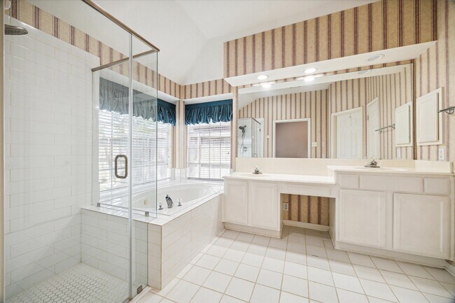 Building Photo - 8830 Fairbloom Ln