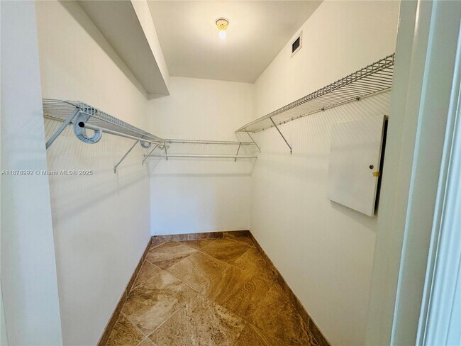 Building Photo - 20000 E Country Club Dr