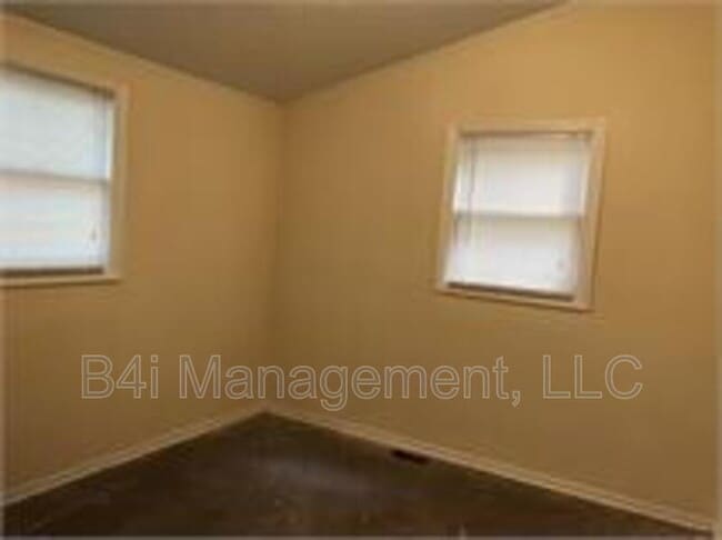Building Photo - 3160 McKenzie Rd