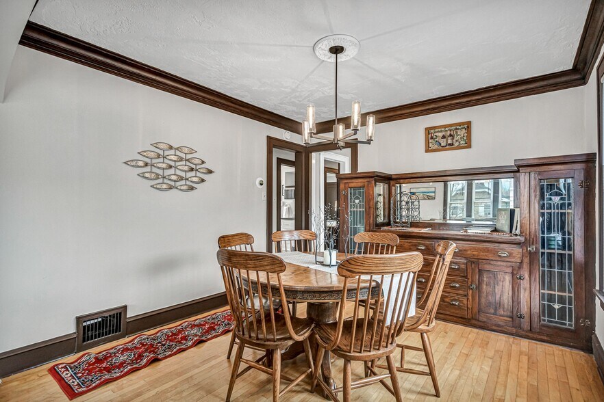 Building Photo - 817 Bell Ave