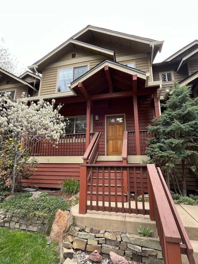 Building Photo - Beautiful 2 Bed/2.5 Bath Townhome on Bend'...
