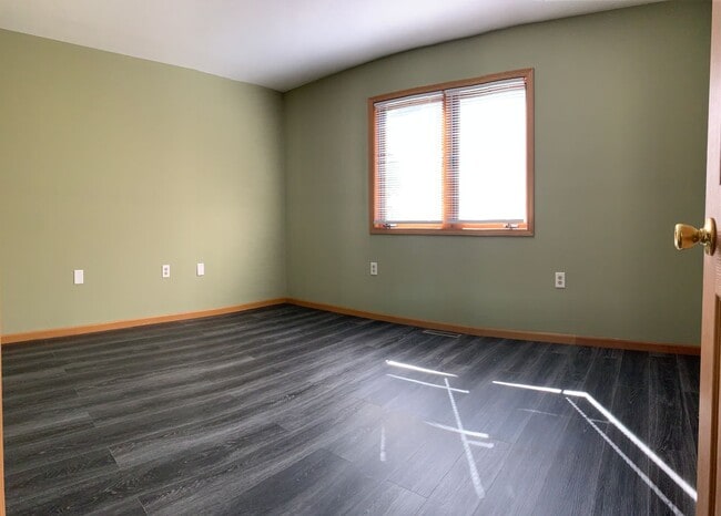 Building Photo - Beautiful 3-bedroom