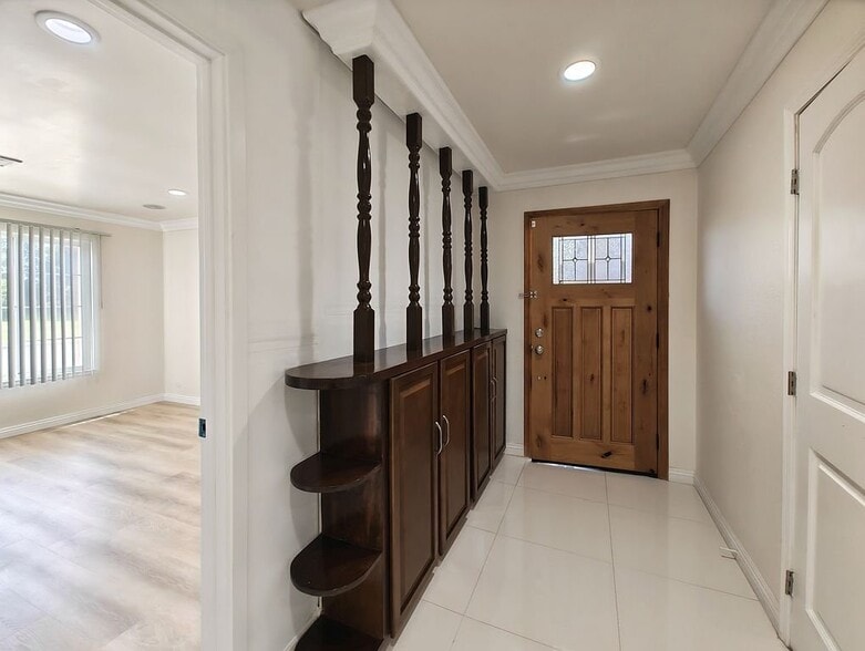 Building Photo - 2086 Fairway Glen Dr