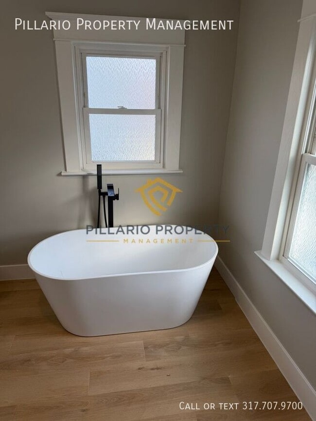 Building Photo - 323 N Lesley Ave