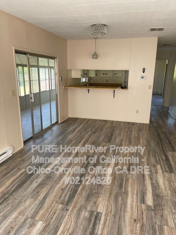Building Photo - 533 Silver Leaf Dr