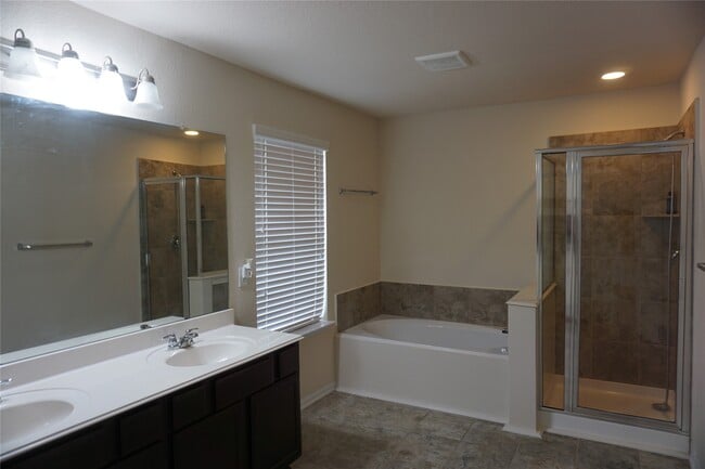 Building Photo - 10615 Chestnut Path Way
