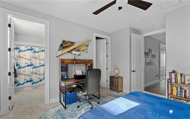 Building Photo - 444 W 6th St