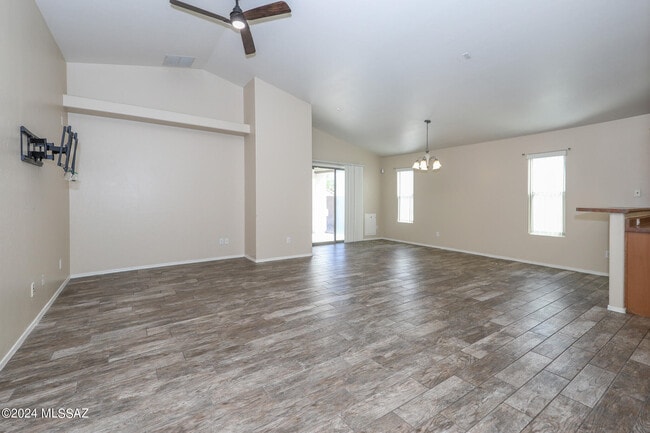 Building Photo - 10457 E Oakbrook St