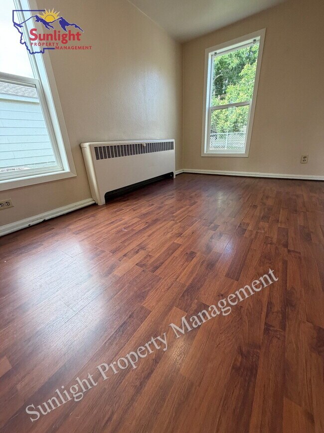 Building Photo - 2 Bed 1 Bath Single Family