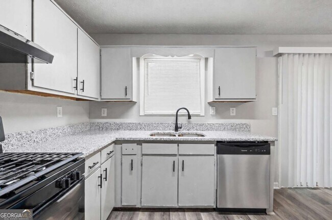 Building Photo - 2897 Spruce Cir