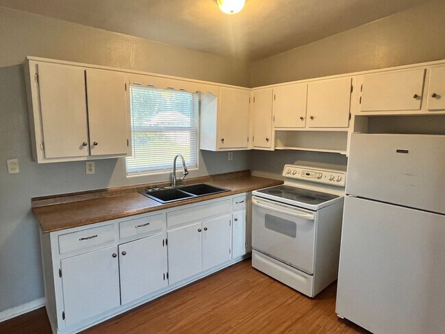 Building Photo - 2338 Shenandoah Rd