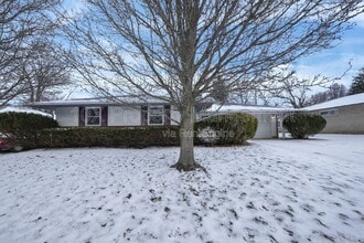 Building Photo - 1638 Parkinson Dr