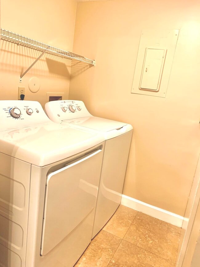 Building Photo - 4988 Sable Pine Cir