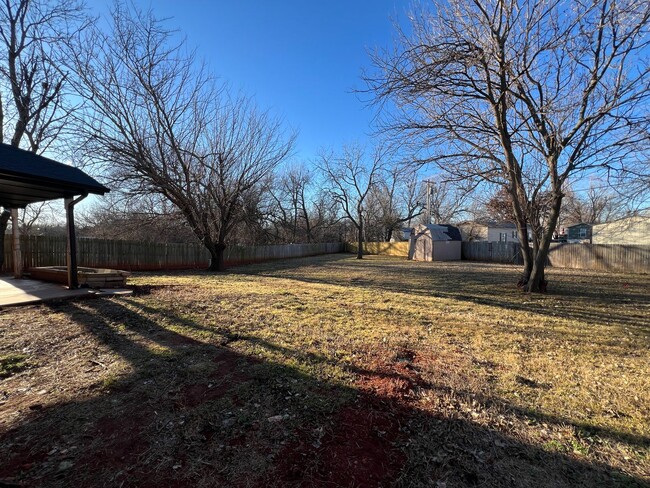 Building Photo - Renovated 3-Bedroom Home Near Tinker AFB