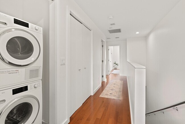 Building Photo - 143-171-171 Hyde Park Ave