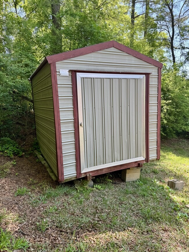 Building Photo - 2 Clervue Cir NE