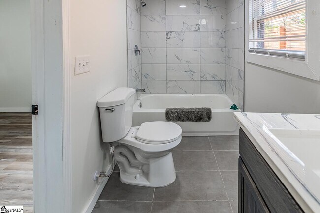 Building Photo - 530 Peronneau St