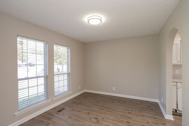 Building Photo - 112 Heritage Dr