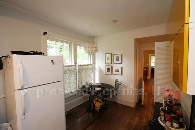 Building Photo - 664 Norwood St