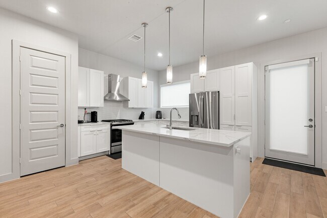 Building Photo - 5722 Rucio Ln