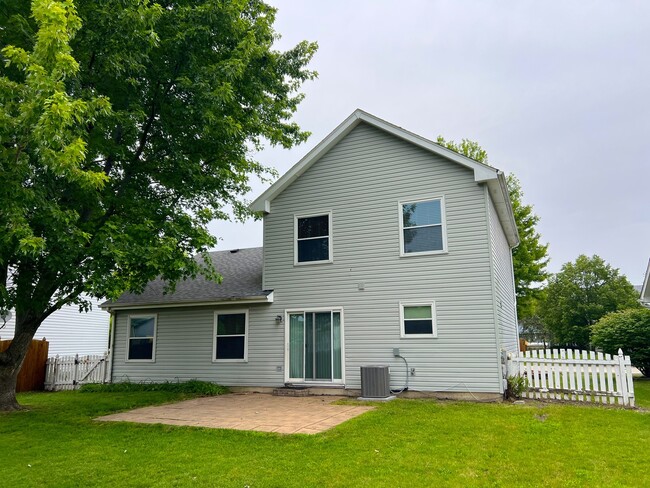 Building Photo - 1164 Lakewood Cir