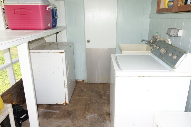Building Photo - 3 BD / 1.5 BA Home in Waialua!