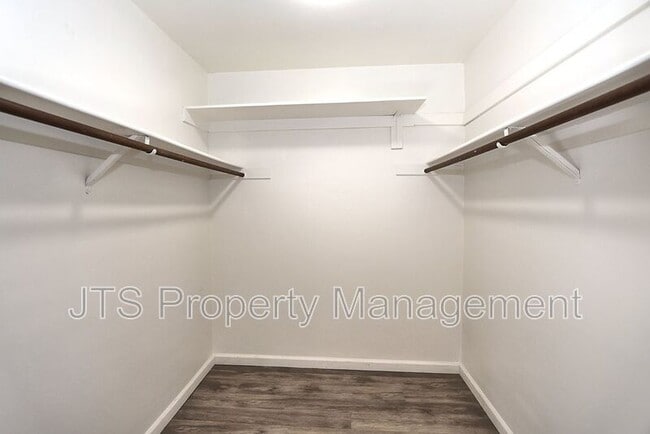 Building Photo - 9 Derow Ct