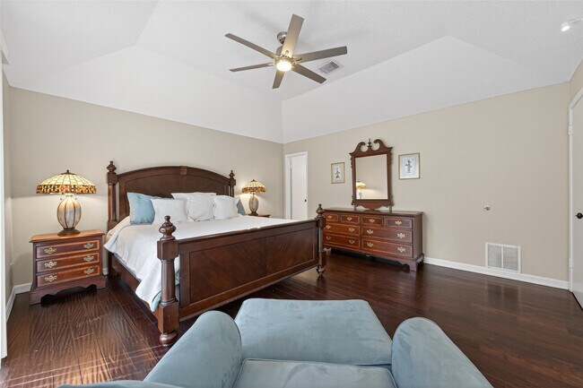 Building Photo - 35 Sheep Meadow Pl