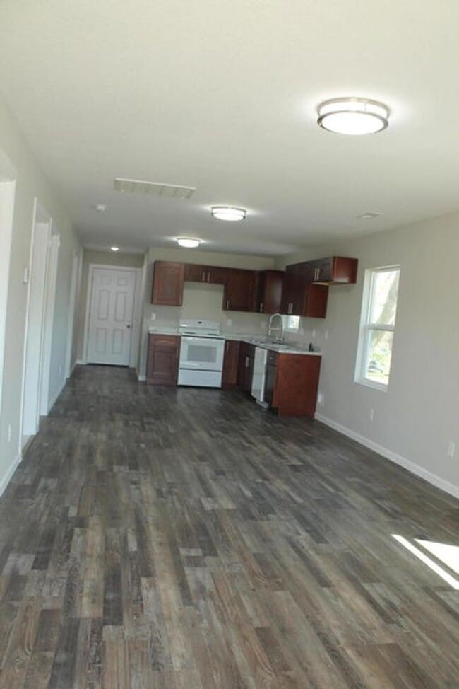 Building Photo - Stylish Remodel in Prime Location!