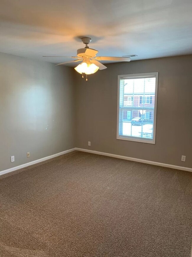 Building Photo - Spacious 2BR/2BA Condo in the Heart of Mid...