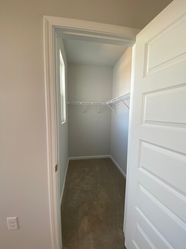 Building Photo - 3336 Mid Summer Ln