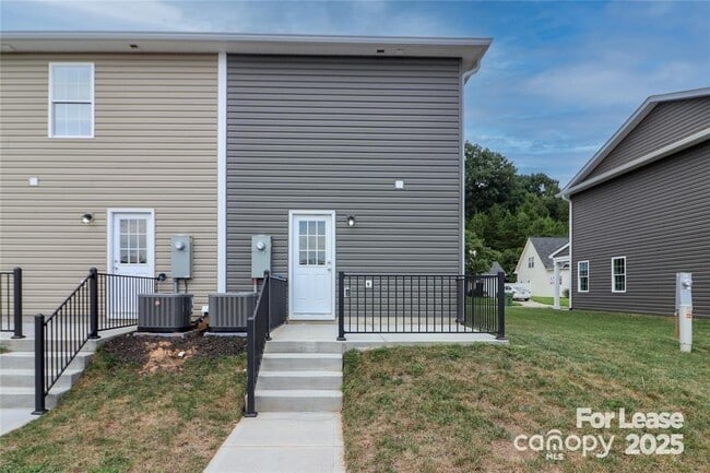 Building Photo - 3967 Newhall Dr NW