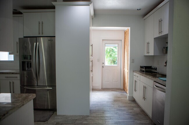 Building Photo - 5967 SW 58th Terrace