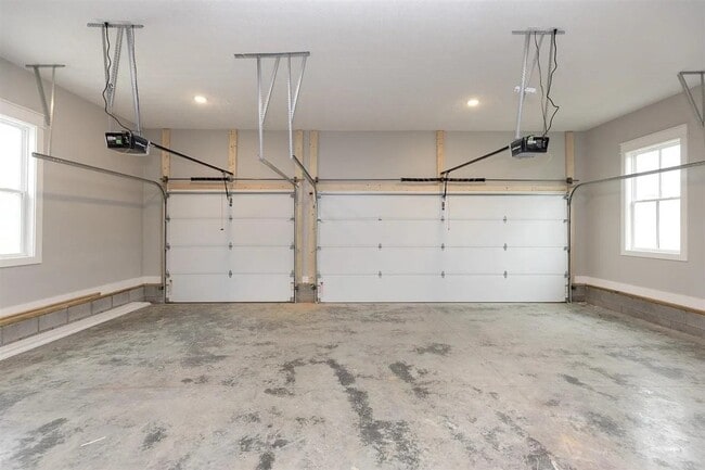 Building Photo - 633 Village Way