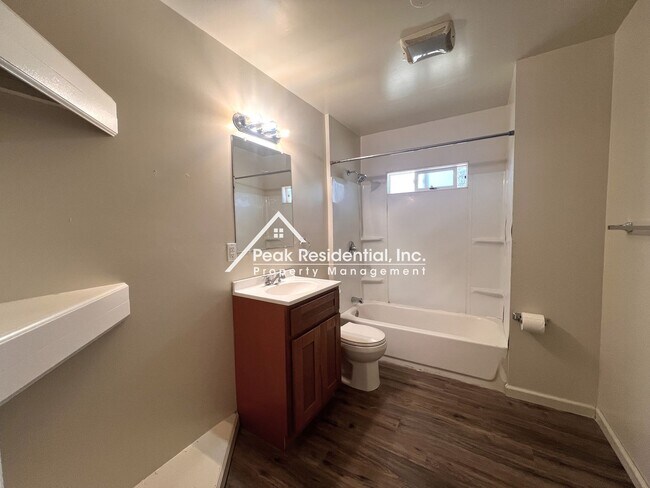Building Photo - 3201 Leona Cir