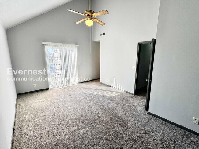 Building Photo - 1327 S Lawton Ave